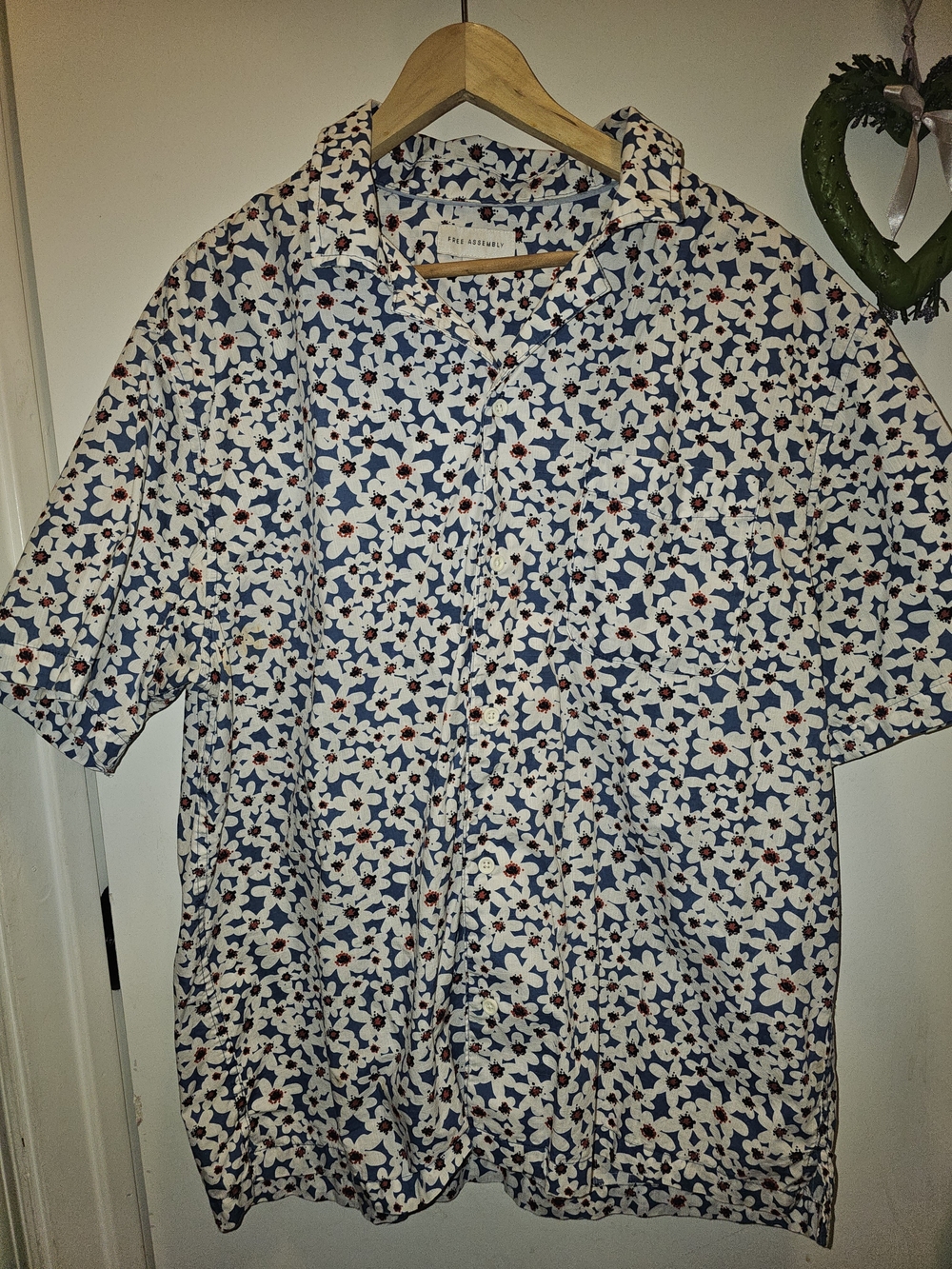 Modern Indie 100% Cotton Men's XL Free Assembly Blue And White Daisy Print Prist
